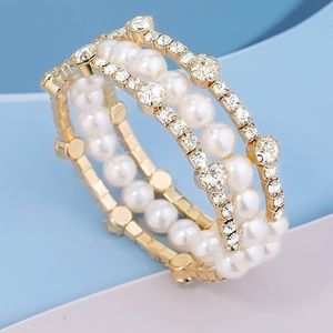 NWOT Adjustable Rhinestone Bracelet Classical Pearl/Gold Bracelet Bangle